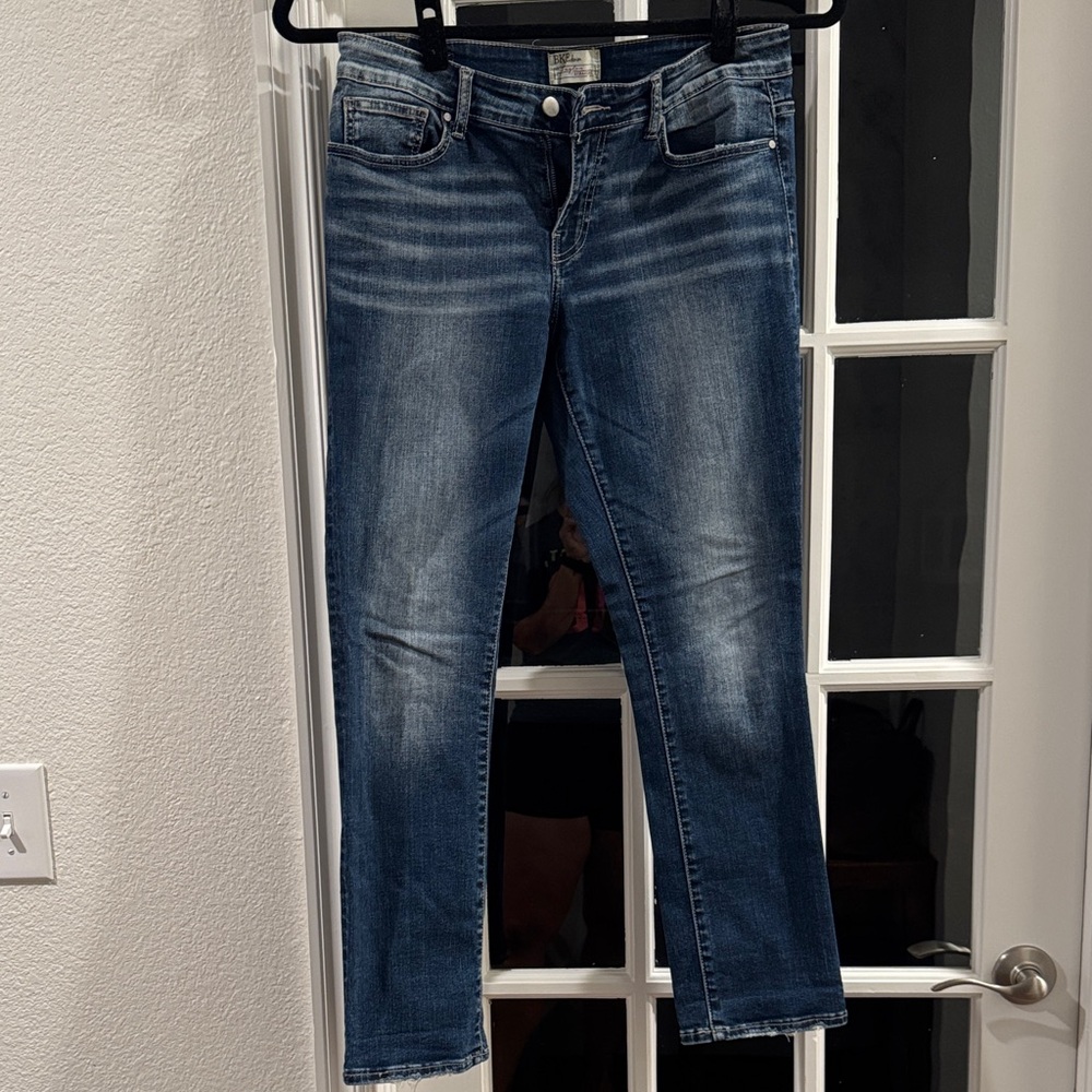 Women's Buckle Payton Straight Blue Jeans. Approx 29 in inseam.